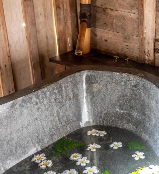 هتل Ratua Private Island Resort