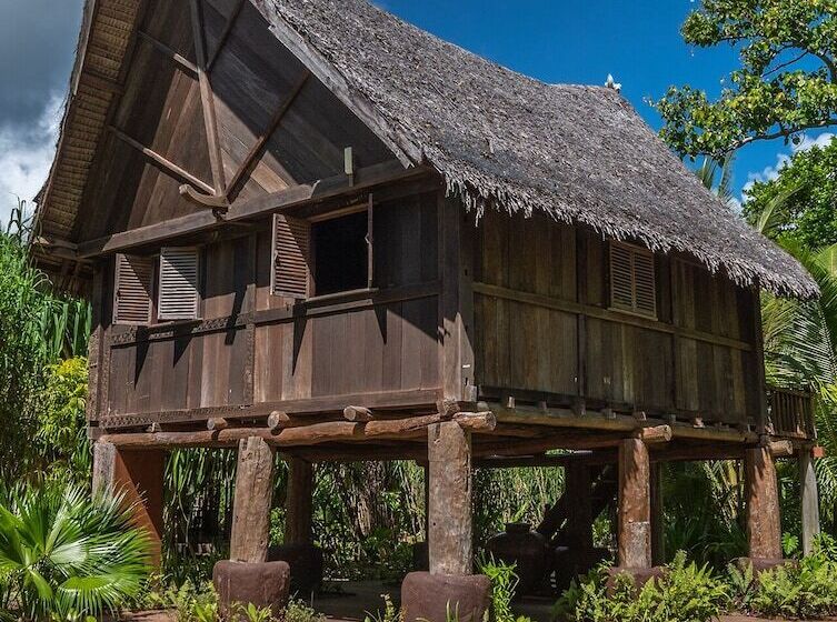 هتل Ratua Private Island Resort