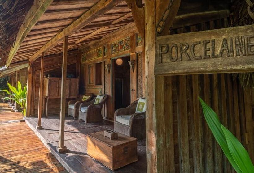 هتل Ratua Private Island Resort