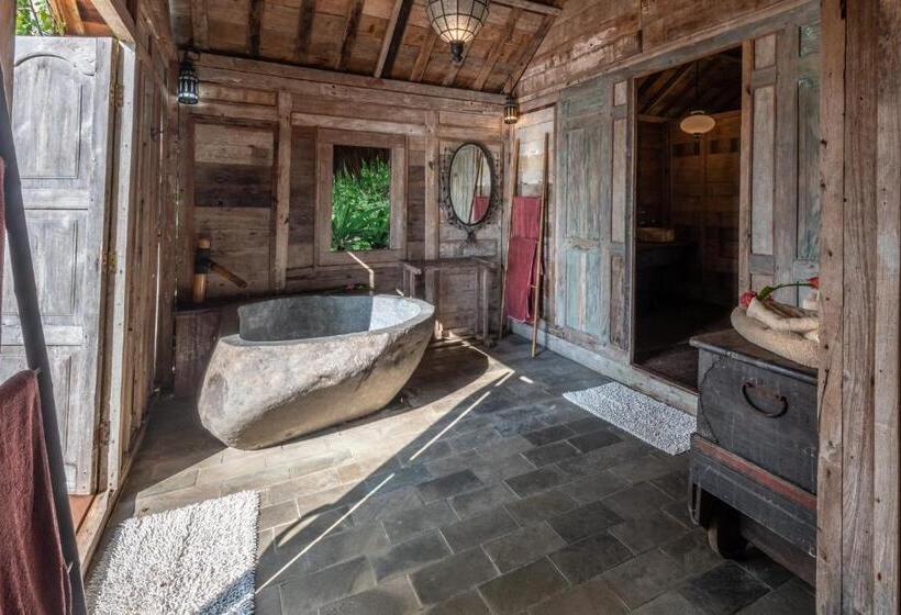 هتل Ratua Private Island Resort