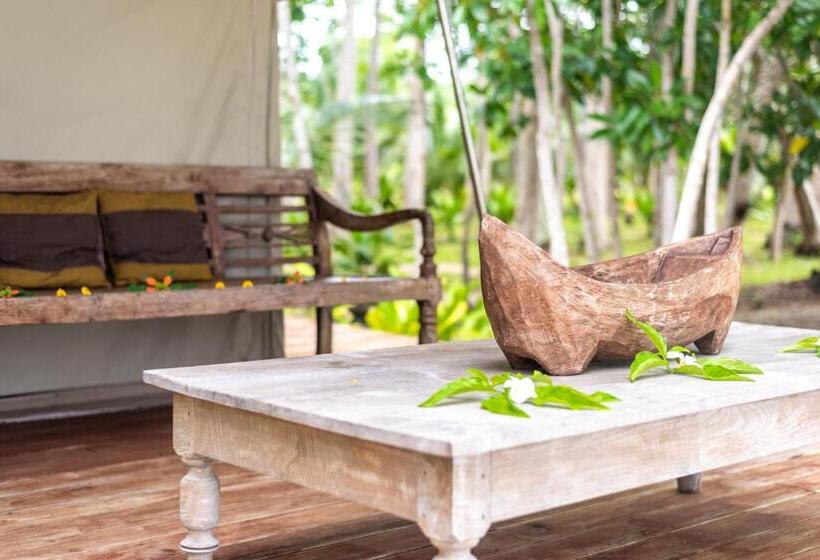 هتل Ratua Private Island Resort