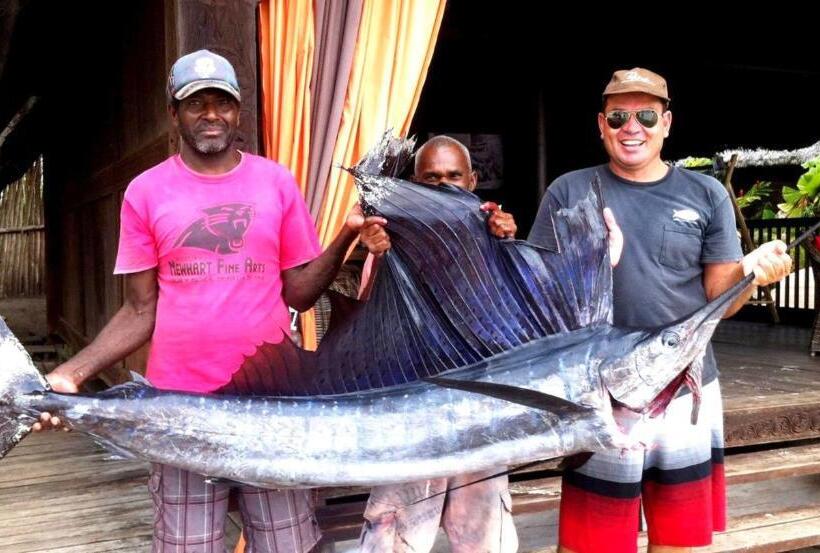 هتل Ratua Private Island Resort