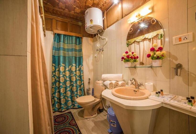 هتل Swan Heritage Houseboats