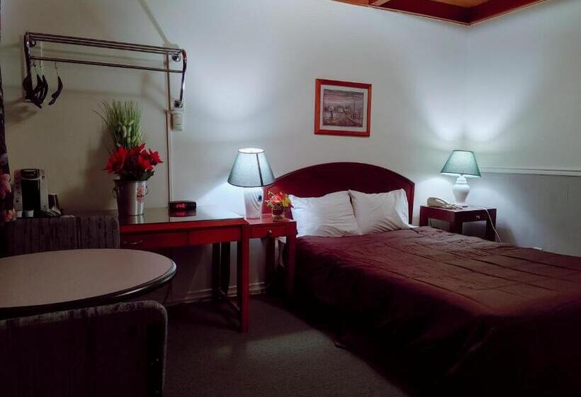 مُتل Kootenay Country Inn