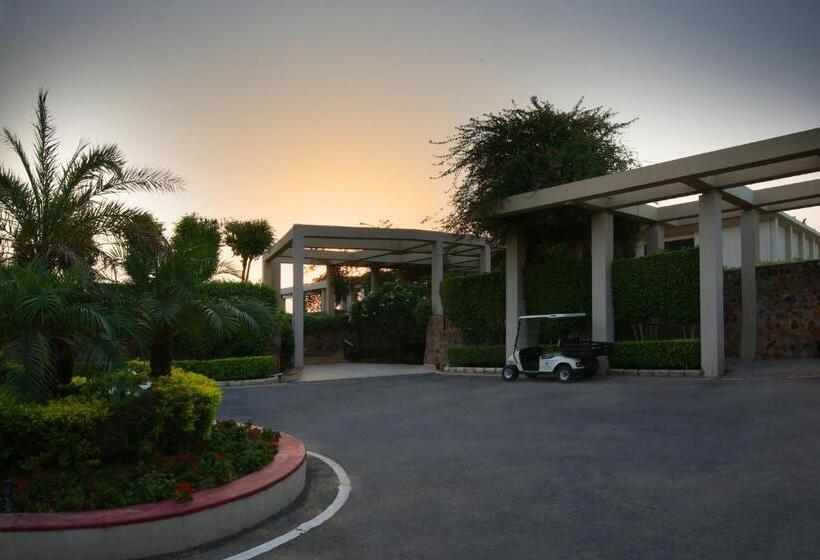 אתר נופש Lemon Tree Hotel, Tarudhan Valley, Manesar