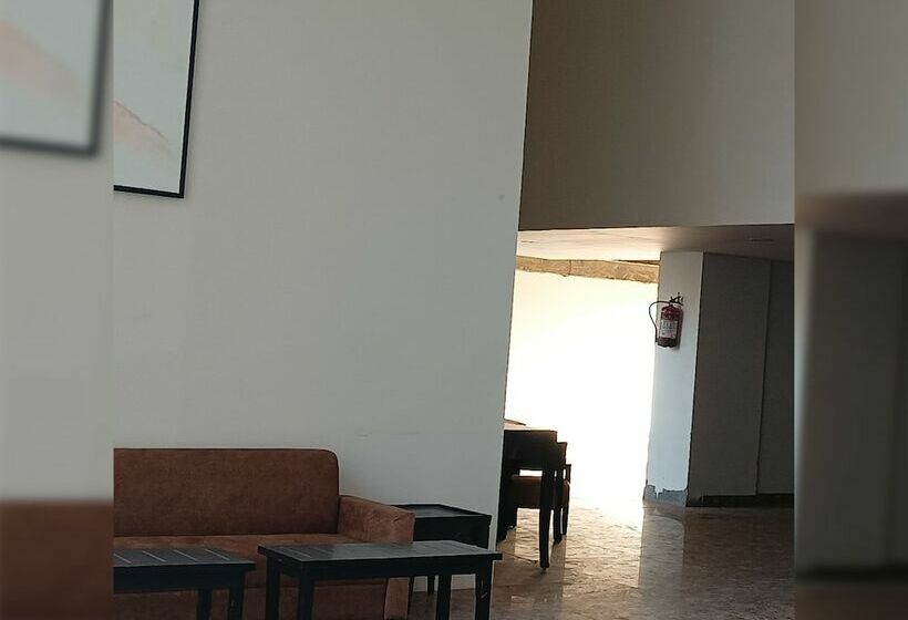 فندق صغير Abuzz Oxfordcaps Ccc Zirakpur, Chandigarh