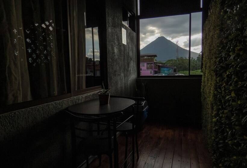 Coati Arenal Lodge