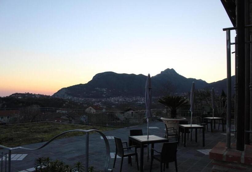 פנסיון The Chalet, Guest House