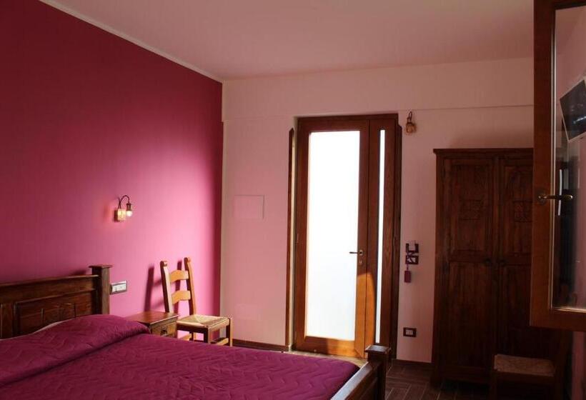 פנסיון The Chalet, Guest House