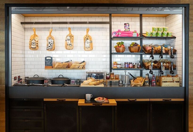 هتل Moxy Bristol