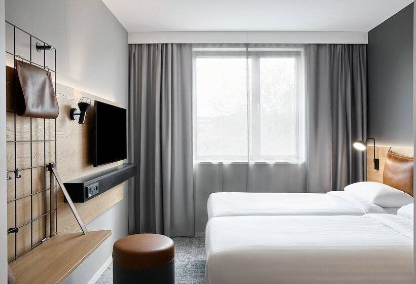 هتل Moxy Bristol