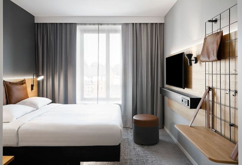 هتل Moxy Bristol
