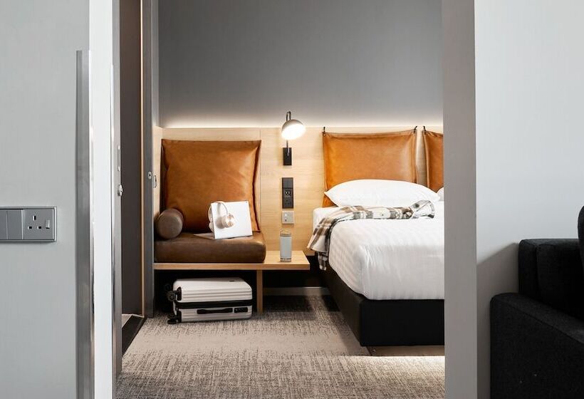 هتل Moxy Bristol