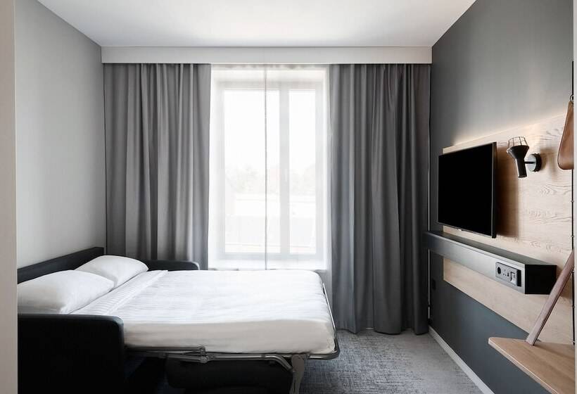 هتل Moxy Bristol