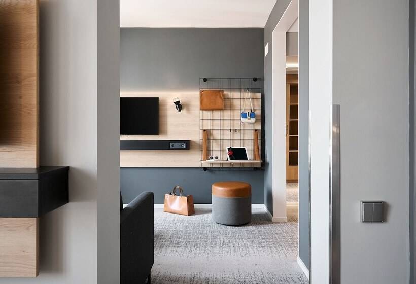هتل Moxy Bristol