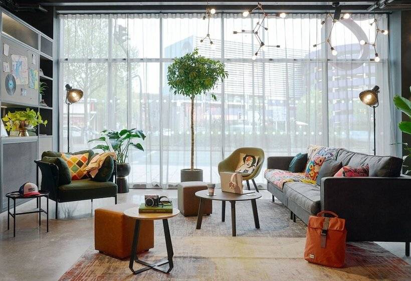 هتل Moxy Bristol
