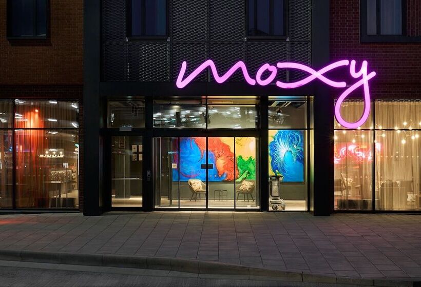 هتل Moxy Bristol