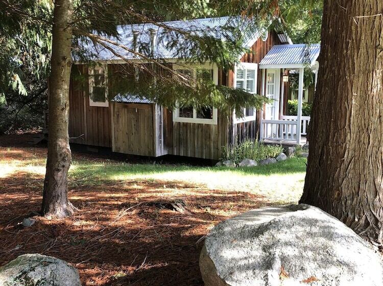 هتل Lopez Farm Cottages & Tent Camping