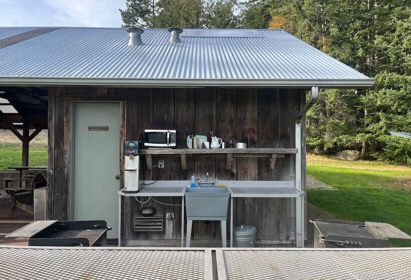 هتل Lopez Farm Cottages & Tent Camping