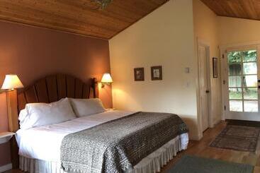 هتل Lopez Farm Cottages & Tent Camping