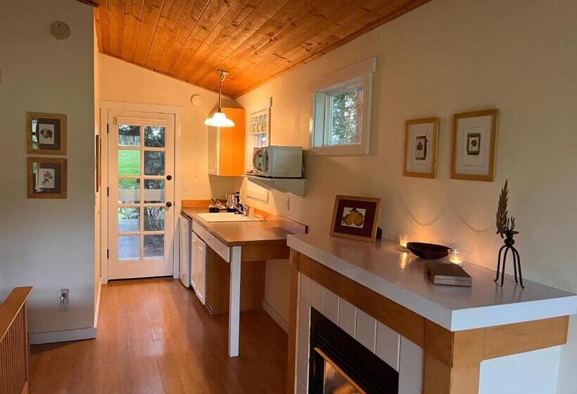 هتل Lopez Farm Cottages & Tent Camping