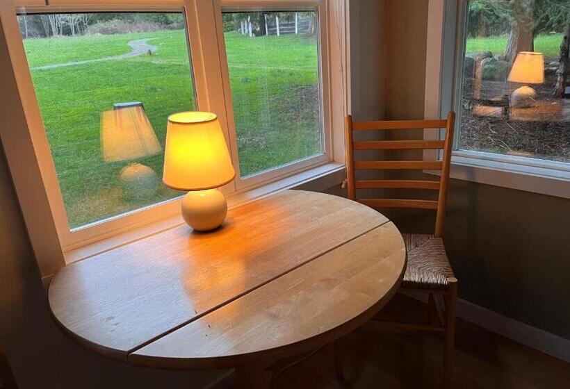 هتل Lopez Farm Cottages & Tent Camping