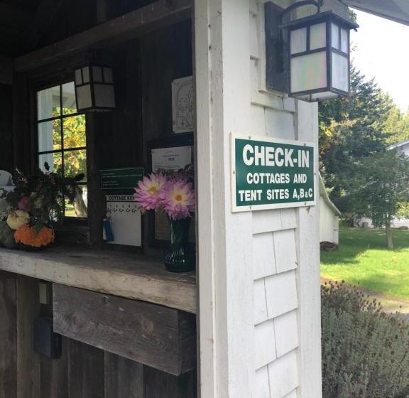 هتل Lopez Farm Cottages & Tent Camping