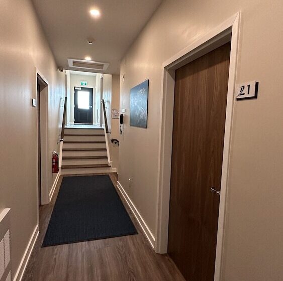 호텔 The Landing   Extended Stay Quarters
