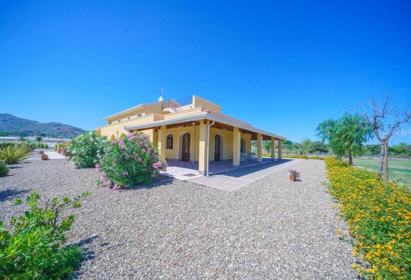 استراحتگاه Minissale Farmhouse