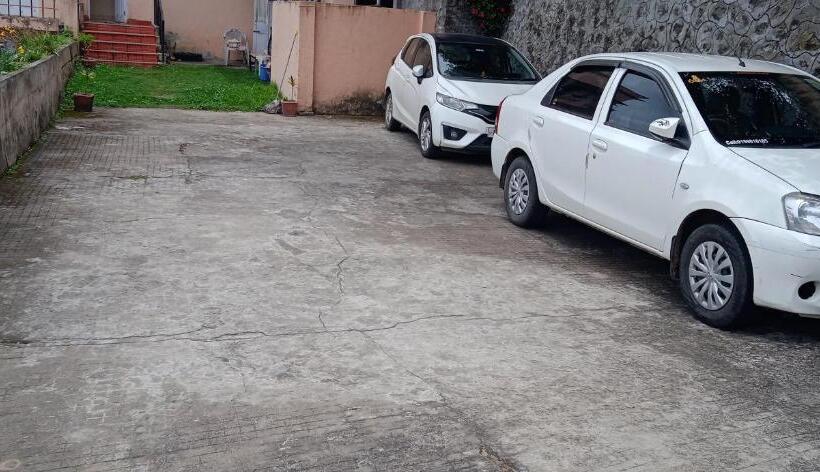 تختخواب و صبحانه Kumaragiri Cottages Kodaikanal