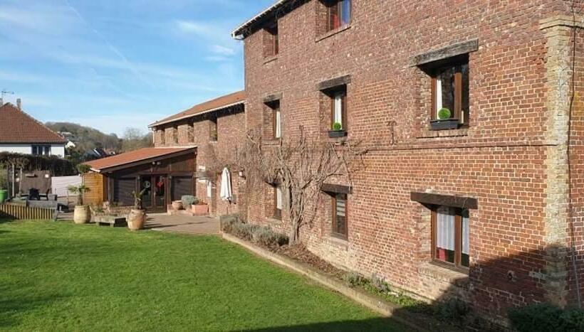 ホテル Hôtel Restaurant L’éolienne