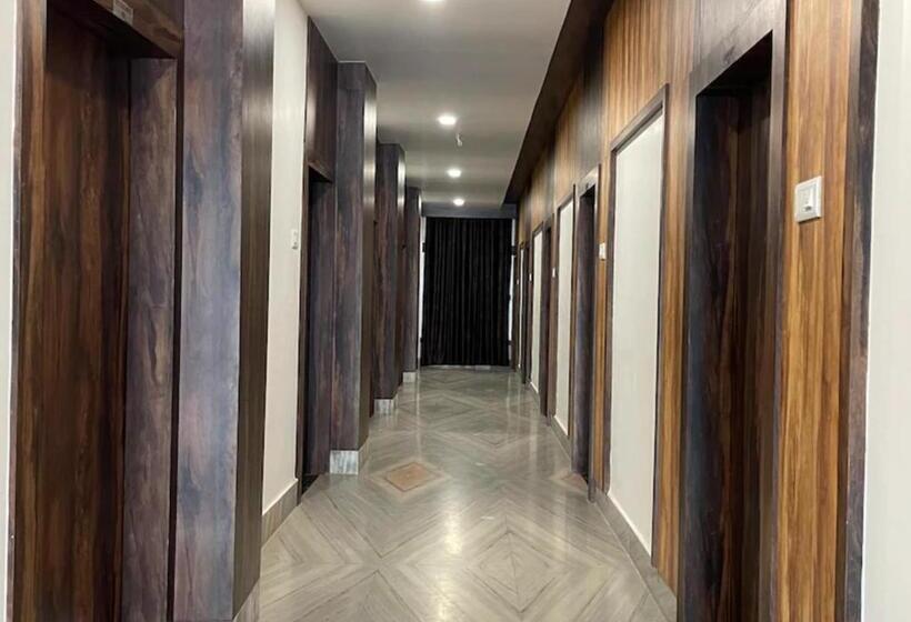 فندق Royal Embassy