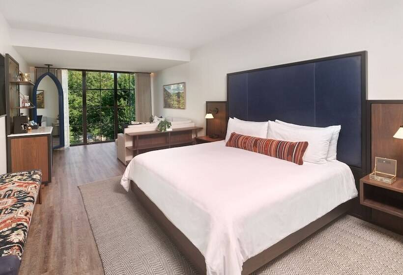 هتل The Restoration Asheville