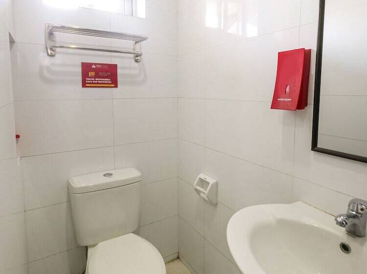 Hotel Vaccinated Staff  Oyo 850 Clr Mn Inn