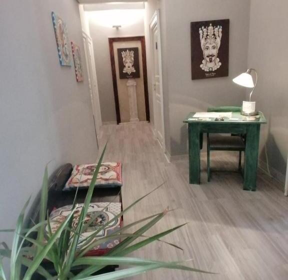پانسیون 384 Guesthouse Rooms & Suite Enna
