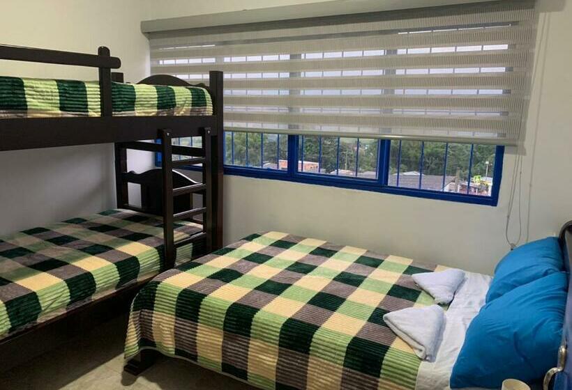 پانسیون Hostal La Luz De La Colina