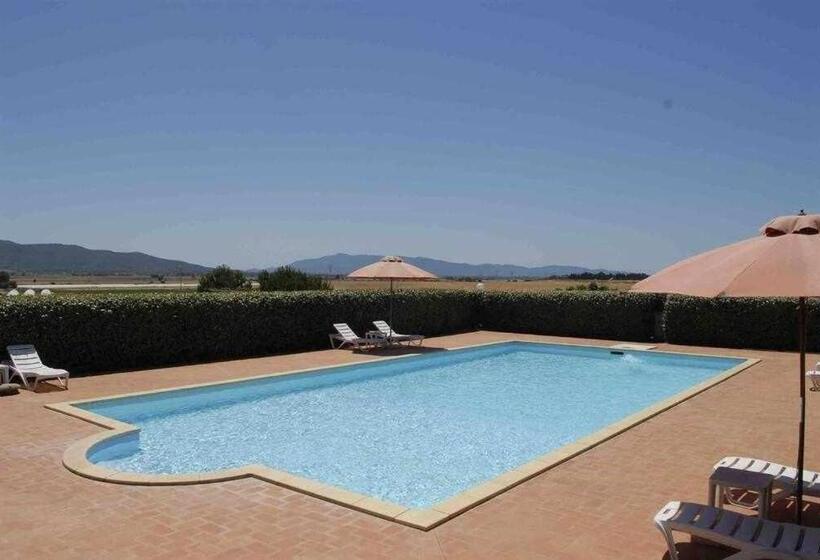 هتل Agriturismo Podere Santa Virginia