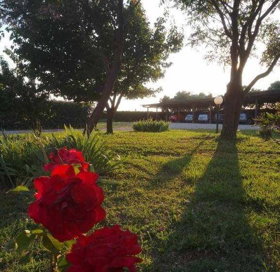 هتل Agriturismo Podere Santa Virginia