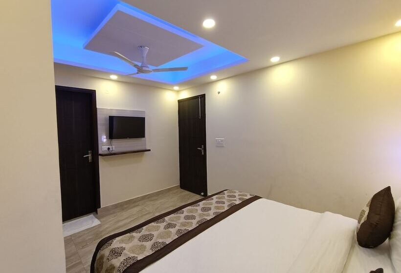 Airport Hotel Shivaka Inn