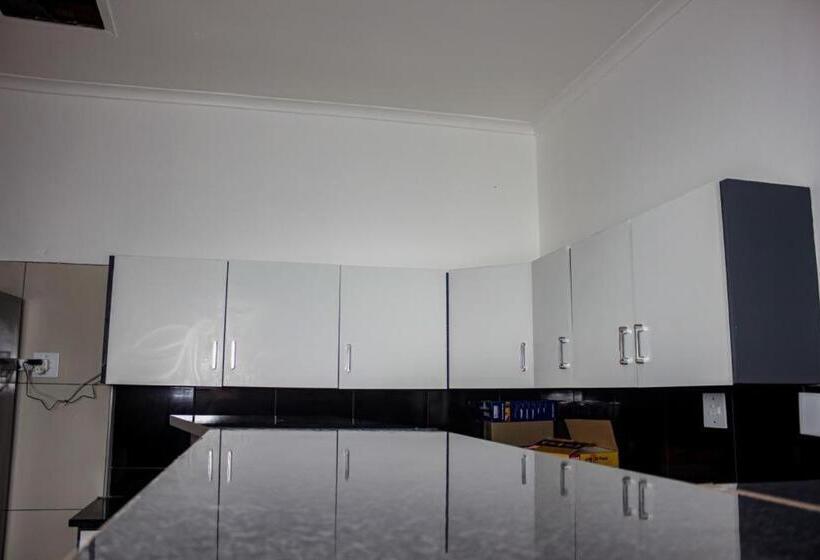 پانسیون 18 On Sherlock