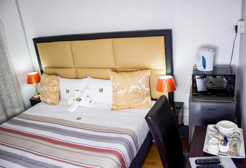 پانسیون 18 On Sherlock