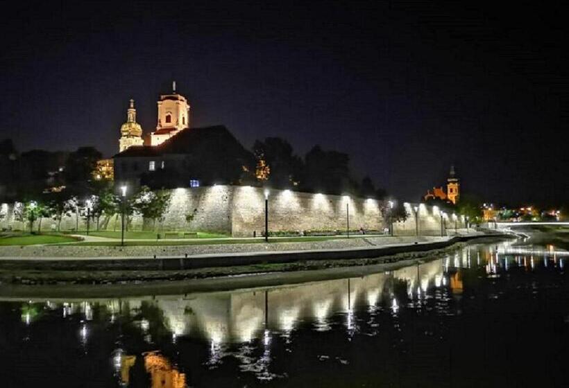 هتل Isabell Győr
