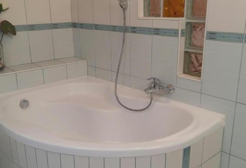 هتل Isabell Győr
