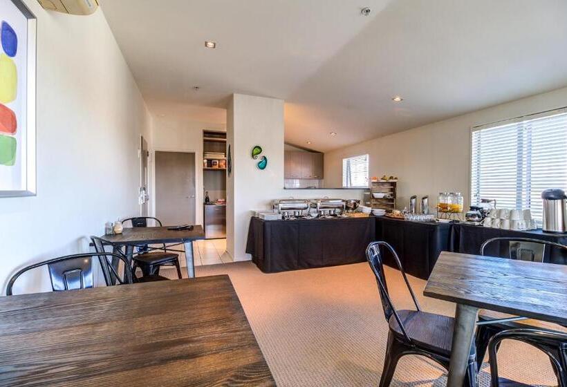 هتل Parkview On Hagley