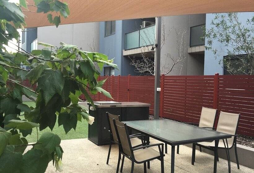 Отель Quest Glen Waverley