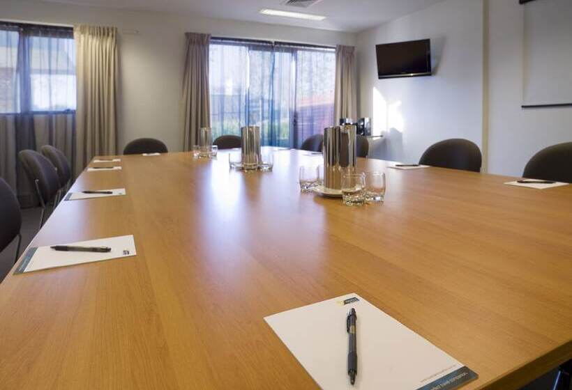 Отель Quest Glen Waverley