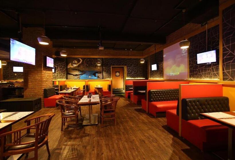 Отель The Bentley Seaside Boutique