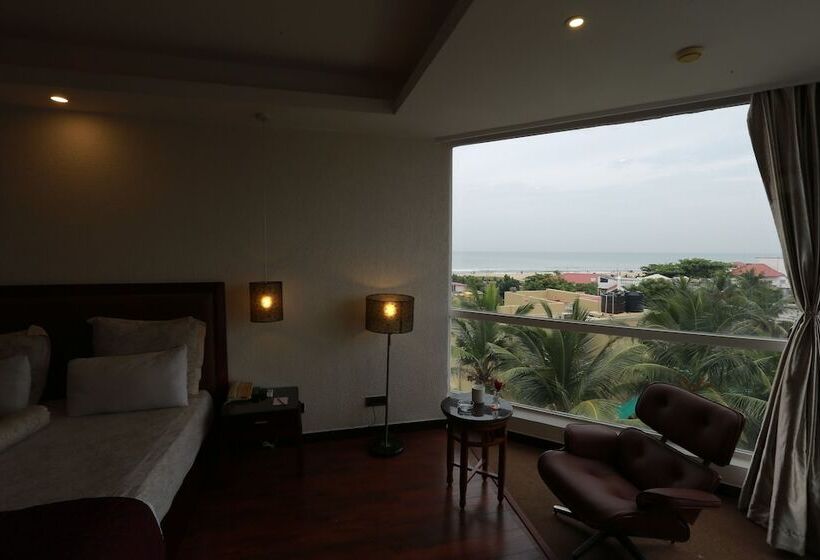 Отель The Bentley Seaside Boutique