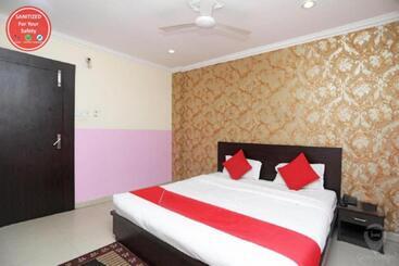 هتل Sai Sandpiper Puri Near Sea Beach Wifi & Restaurant Facilities Best Choice Of Travellers By Morserv