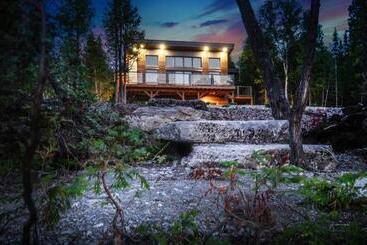 Stone Cove Waterfront Adults Only B&b